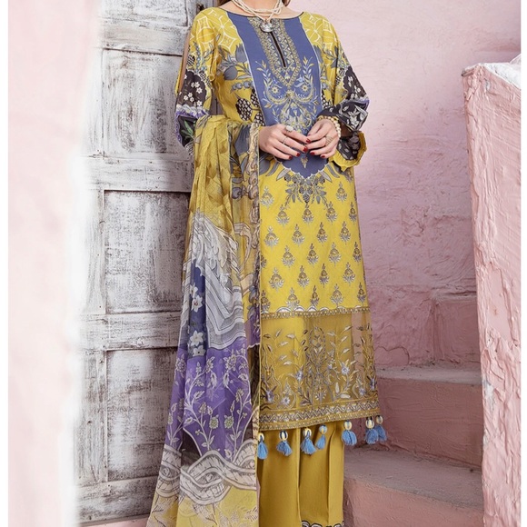 Luxury lawn collection from top Pakistani brand. Size 46 ready to wear. - Picture 3 of 8